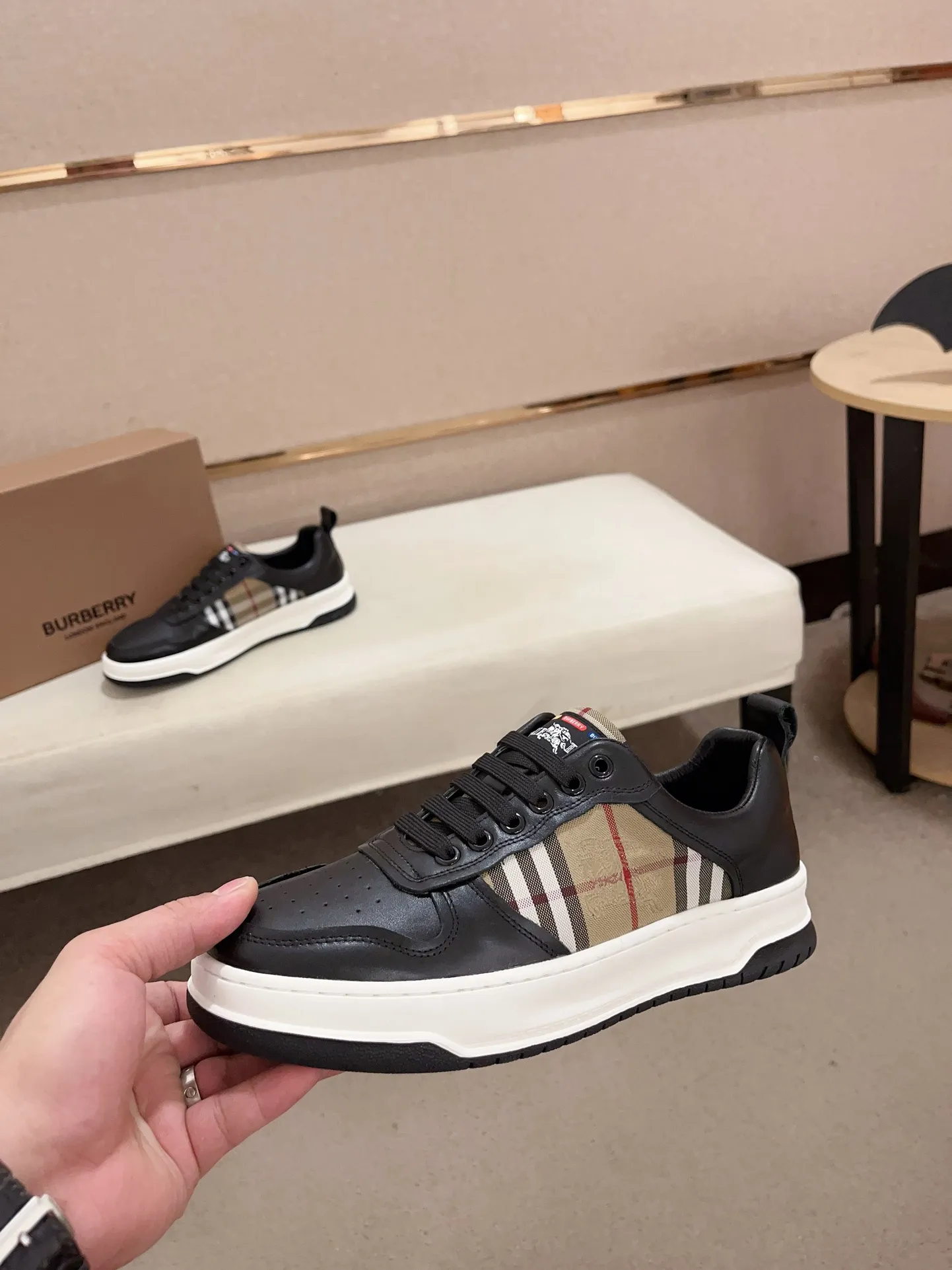 Men's shoes💰: 400💰🇮🇹🇮🇹The counters are synchronized with BURBERRY's top purchasing agents🔍🔍Synchronized sales. Positive code number: 38-44. Italian imported cowhide with official website fabric. Fully imported sheepskin lining, sole: original sole provided by the original factory, exclusive movable molded sole, super comfortable, original factory follow-up goods, 🔍🔍high quality, you can enter and leave the counter at will, welcome to compare (can be customized 45)